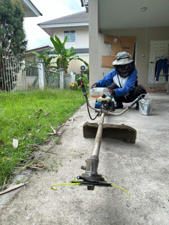 เครื่องตัดหญ้ามือถือ ที่สามารถเข้าตัดหญ้าได้ทุกซอกทุกมุม เป็นระบบเครื่องยนต์ทำงานโดยใช้น้ำมัน