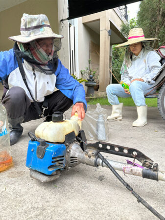 พักแป๊บนึง ช่วงเติมน้ำมันเครื่องตัดหญ้า